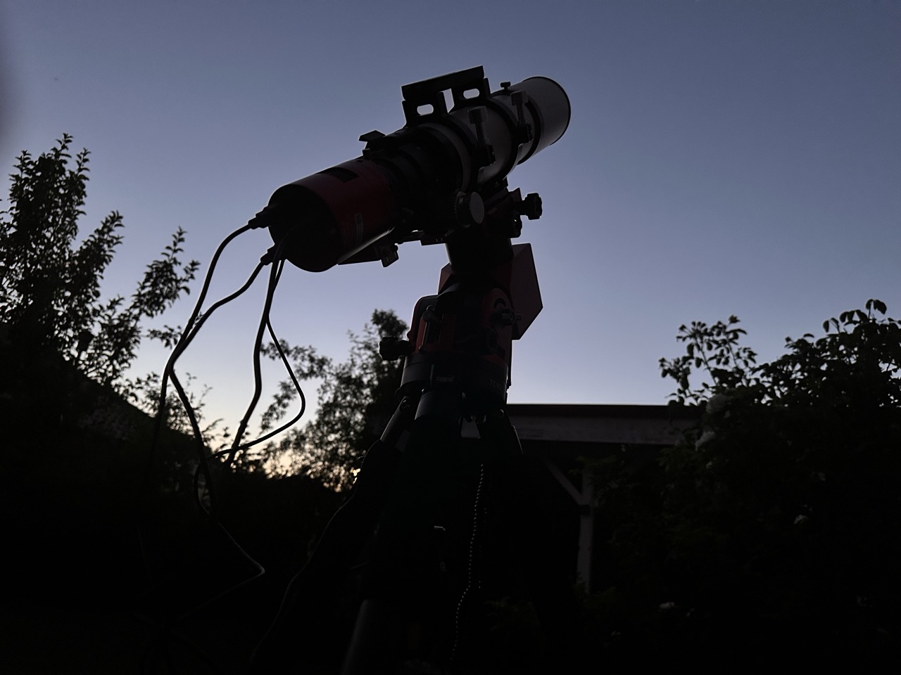 Auch das Polar Alignment gelingt überraschend einfach und vor allem genau. Die App gibt dazu ganz genaue Hinweise.